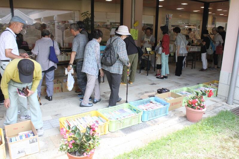 図書館フレンズによる古本市